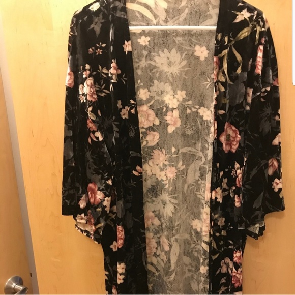 a'gaci Sweaters - A'gaci tres bien floral kimono cardigan